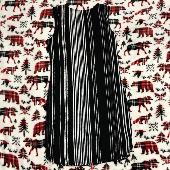 Small Sleeveless Summer Dress - Picture 2 of 2